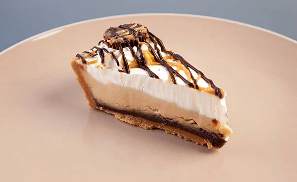 خلال فصل الصيف.. طريقة عمل كيك الآيس كريم في البيت