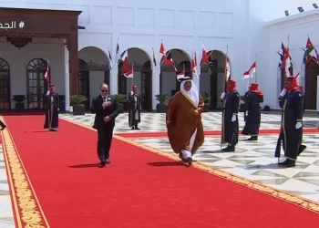 الرئيس السيسي يصل مقر انعقاد القمة العربية الـ 33 في المنامة