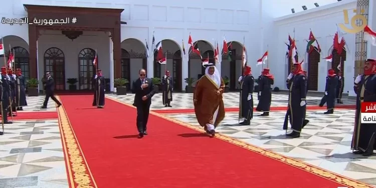 الرئيس السيسي يصل مقر انعقاد القمة العربية الـ 33 في المنامة