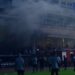 توقف المباراة وتدخل سيارات الإطفاء.. القصة الكاملة لـ حريق ستاد الإسكندرية أثناء مباراة بيراميدز وسموحة في الدوري