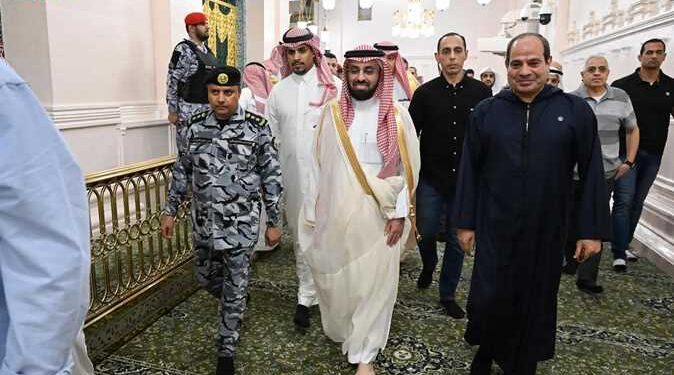 صور الرئيس السيسي يزور المسجد النبوي الشريف قبل ساعات قليلة من بدء حجاج بيت الله الحرام أداء مناسك الحج