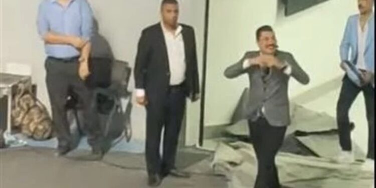 جمع 4000 طالب ثانوية عامة.. من هو مدرس الجيولوجيا صاحب واقعة صالة حسن مصطفى؟