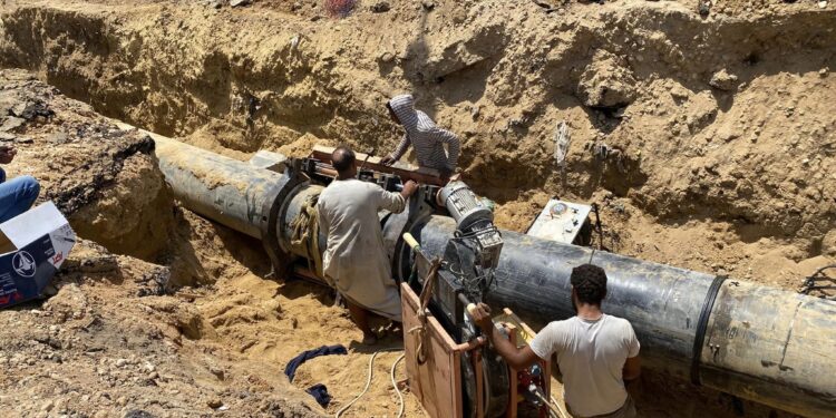 أهالي التجمع الثالث يستغيثون بعد انقطاع المياه 8 أيام على التوالي.. عايزين نغير المسئولين!