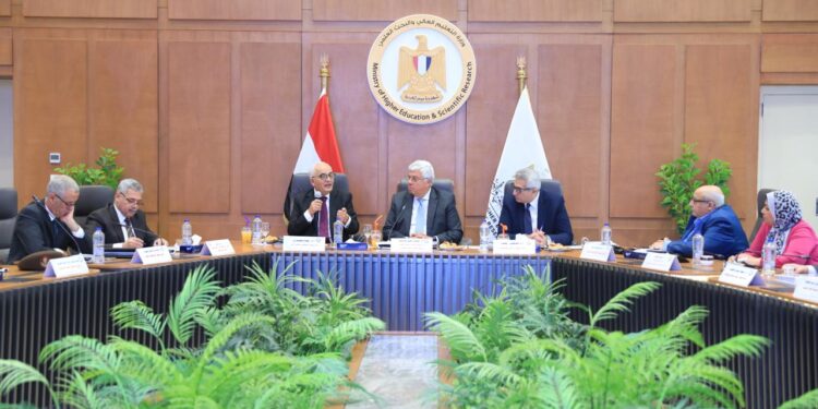 الأعلى للجامعات: تنسيق القبول بالجامعات الحكومية والمعاهد لكافة الشهادات بنفس قواعد العام الماضي