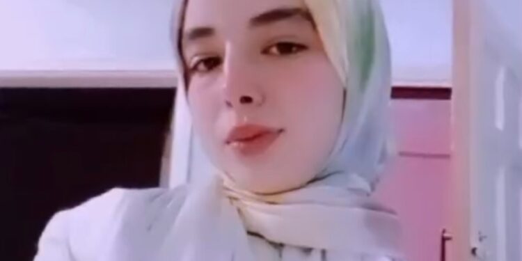 الناجح يرفع إيده.. مبروك النجاح لـ سلمى محمود ماضي في الشهادة الإعدادية