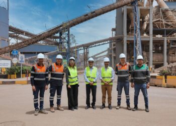 المستشار الأول لأفريقيا وتركيا في مؤسسة سويسرا العالمية SGE يزور مصنع لافارج مصر بالعين السخنة