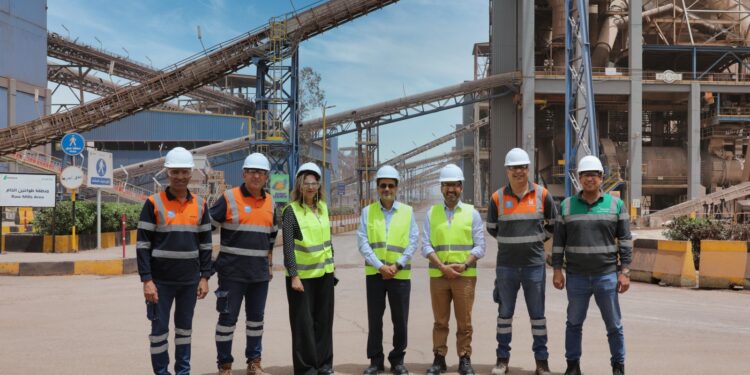 المستشار الأول لأفريقيا وتركيا في مؤسسة سويسرا العالمية SGE يزور مصنع لافارج مصر بالعين السخنة