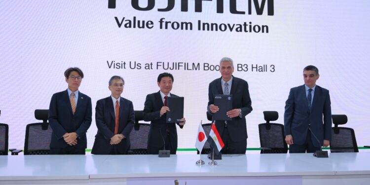 لتعزيز قطاع الرعاية الصحية.. فوجي فيلم توقع مذكرة تفاهم مع الهيئة المصرية للشراء الموحد