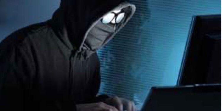 المحافظ الإلكترونية أكثر أمنًا.. تحذيرات من ربط الحساب البنكي بتطبيقات الدفع