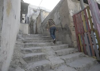 استمرارا لجرائم الاحتلال.. استهداف منزل بجوار عياد الدرج واستشهاد 3 بالحي في غزة