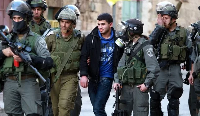 بحماية شرطة الاحتلال الإسرائيلي.. مستوطنون يقتحمون باحات الأقصى