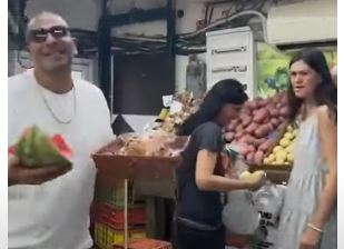 إسرائيليون يوزّعون الحلوى والبطيخ احتفالًا باغتيال إسماعيل هنية