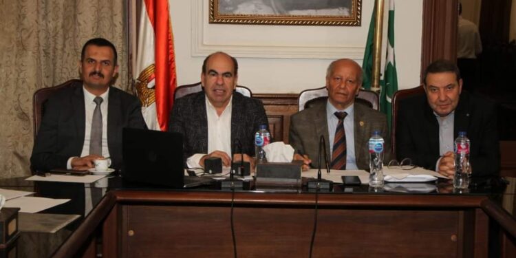 الوفد يفصل سفير نور وعبد الوهاب محفوظ المتورطين في فيديو صفقة بيع الآثار