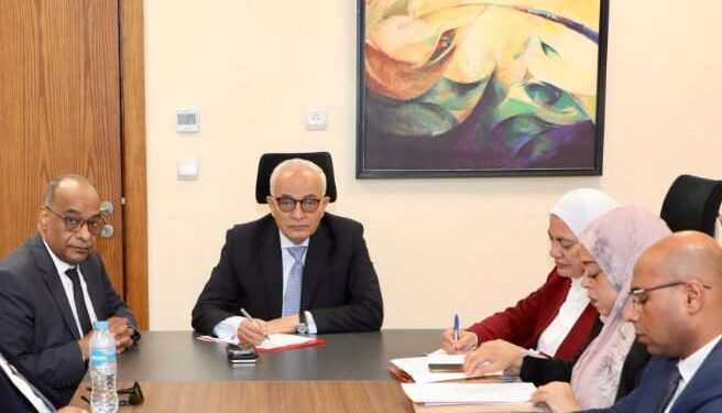 وزير التعليم: منح الدرجة الكاملة للطلاب في 3 أسئلة وتحديد إجابتين من البدائل الأربعة لسؤالين في امتحان الفيزياء 