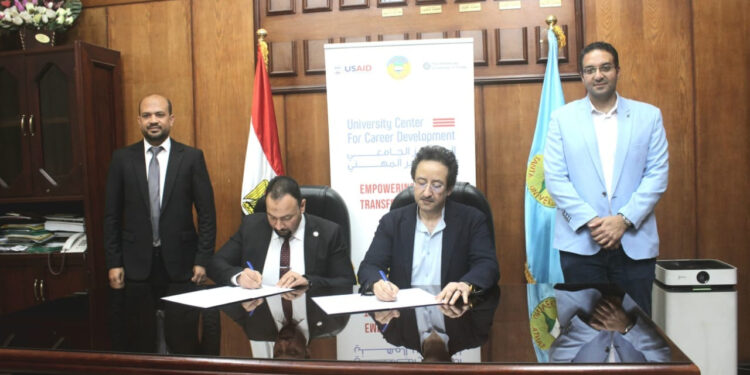 توقيع بروتوكول تعاون بين جامعة طنطا ومصنع “كيم تك” للأجهزة العلمية والمعملية