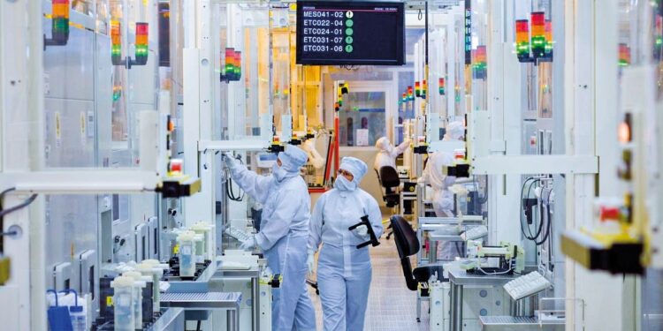 تقرير يرصد كيف خططت الدول العربية في اقتحام مجال صناعة أشباه الموصلات؟ 