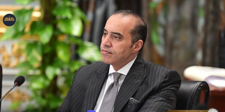 وزير الشؤون النيابية: تعاون وتنسيق الوزارات مع بعضها البعض أمر إيجابي.. ومدبولي يؤكد: الحكومة تضع توفير متطلبات المواطن صوب أعينها