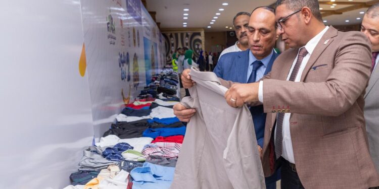 صندوق تحيا مصر يوفر 30 ألف قطعة ملابس للأسر الأولى بالرعاية في محافظة الفيوم