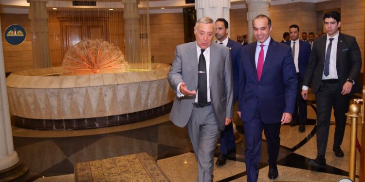 وزير الشئون النيابية والقانونية والتواصل السياسي يلتقي رئيس المحكمة الدستورية العليا