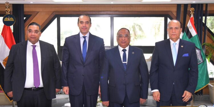 وزير الشئون النيابية والقانونية والتواصل السياسي يلتقي رئيس هيئة قضايا الدولة