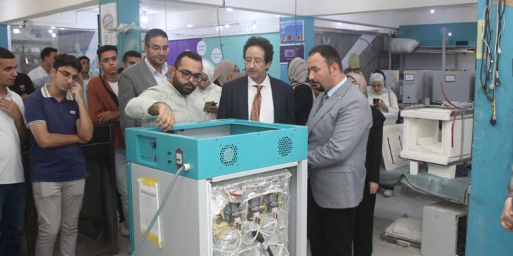 وفد طلاب جامعة طنطا برئاسة “سليم” يزور مصنع كيم تك للأجهزة العلمية وتعيين 5 خريجين