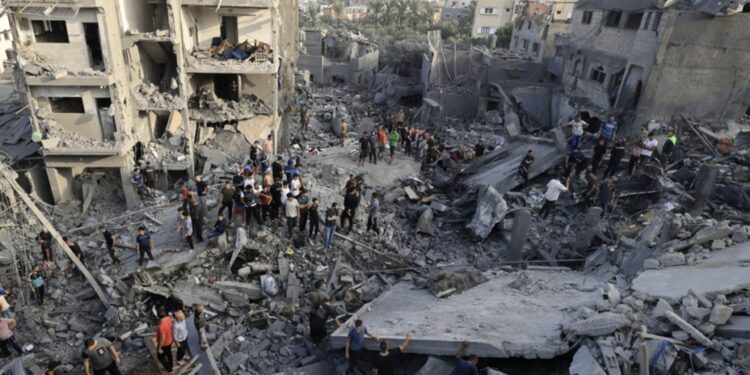 شهداء في قصف للاحتلال الإسرائيلي على بيت لاهيا وحى التفاح في غزة