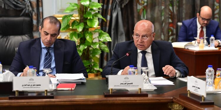 انطلاق الاجتماع الثالث للجنة البرلمانية المعنية بدراسة برنامج الحكومة الجديدة.. والوزير: نستهدف توفير 8 ملايين فرصة عمل بالصناعة
