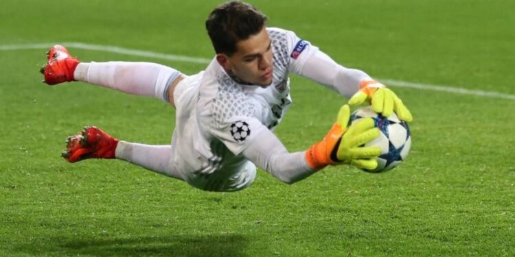 البرازيلي إيدرسون حارس مانشستر سيتي يقترب من الاتحاد السعودي