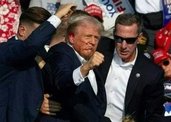 الصورة الحقيقية لمحاولة اغتيال ترامب على يد مسلح يبلغ 20 عامًا.. 8 طلقات استهدف الرئيس الأمريكي السابق.. وبايدن: أصلي من أجله