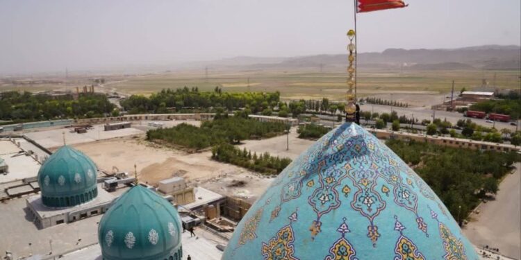 إيران تتأهب ليلة صعبة.. ووسائل إعلام طهران تبث نشيد الحرب العراقية – الإيرانية