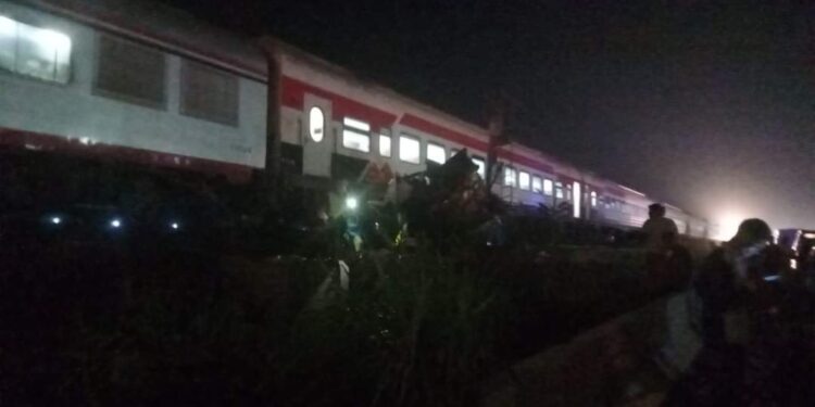 تفاصيل حادث تصادم قطار وسيارة نقل ثقيل في المنوفية أودى بحياة 5 أشخاص
