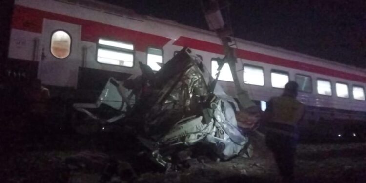 تفاصيل حادث تصادم قطار وسيارة نقل ثقيل في المنوفية أودى بحياة 5 أشخاص
