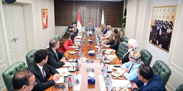 في اليوم العالمي للشباب.. وزير الشئون النيابية يلتقي مجموعة من الشباب في مناصب مختلفة في العمل التنفيذي والسياسي والنقابي والتشريعي