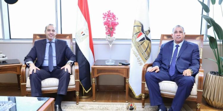 وزير الشئون النيابية والقانونية يشيد بدور نقابة المحامين في الدفاع عن حقوق المواطنين وترسيخ مبادئ العدالة