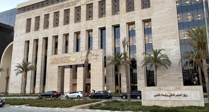 التعليم العالي: غدا بدء صرف وقبول أوراق طلاب الشهادات المعادلة العربية والأجنبية