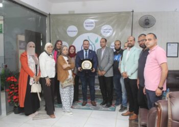 وفد المركز القومي للبحوث يزور مصنع كيم تك للأجهزة العلمية والمعملية