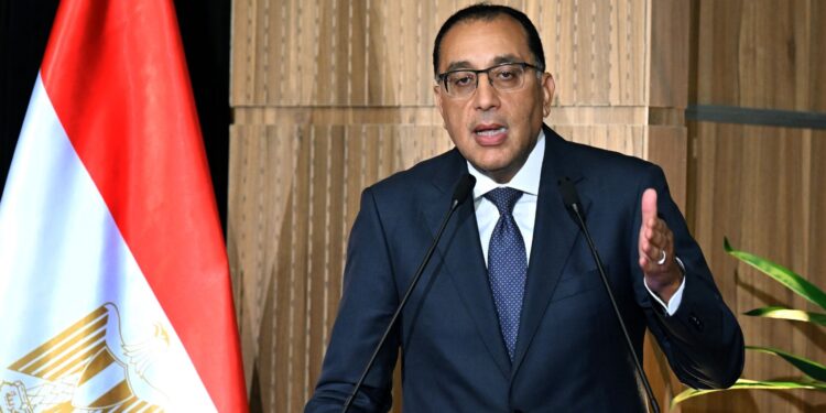 رئيس الوزراء يزور مدينة رأس الحكمة.. ويتابع موقف تسليم الأراضي البديلة للأسر المستحقة