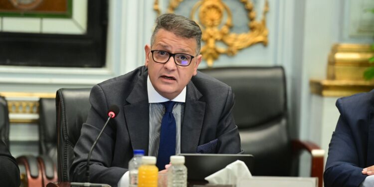 طارق رضوان: مشروع قانون الإجراءات الجنائية جاءت متسقة مع التشريعات الجديدة مع المعايير الدولية لحقوق الإنسان