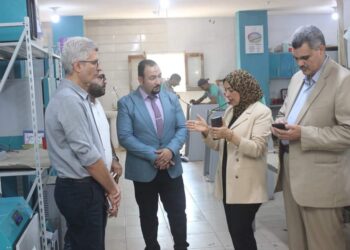 عميد ووكيل كلية العلوم بجامعة طنطا يتفقدان مصنع كيم تك للأجهزة العلمية بكفر الشيخ