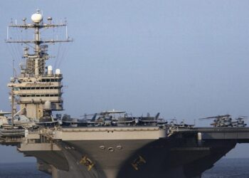 البنتاجون: وزير الدفاع يوجه ببقاء مجموعتين من حاملات الطائرات الهجومية الأمريكية بالشرق الأوسط