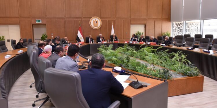 برئاسة وزير التعليم العالي.. تفاصيل الاجتماع الأول للجنة الوزارية لتنفيذ مشروع المواءمة بين مخرجات الدراسة وسوق العمل