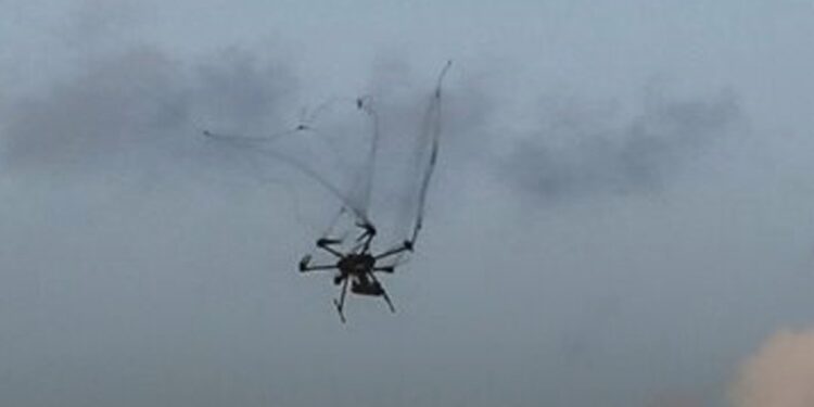 لبنان.. سقوط مسيرة إسرائيلية في عين تنتا العكارية وغارات عنيفة على أطراف زبقين طيرحرفا والجبين