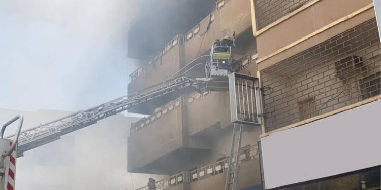 عاجل.. اندلاع حريق هائل في مكتب العمل بحلوان جنوب القاهرة