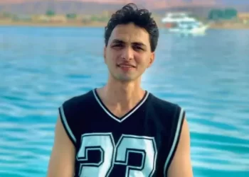 الجثة في حالة تحلل.. قتل صديقه ودفنه في أرضية الحمام بمساعدة والده في المرج