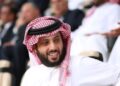 تركي آل الشيخ يستعيد أرشيف الذكريات بصورة له من 42 عامًا ولعمرو أديب من 55 عامًا