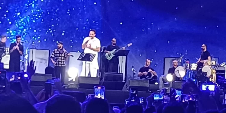 رامي جمال يتألق في حفله الغنائي بمهرجان العلمين الجديدة