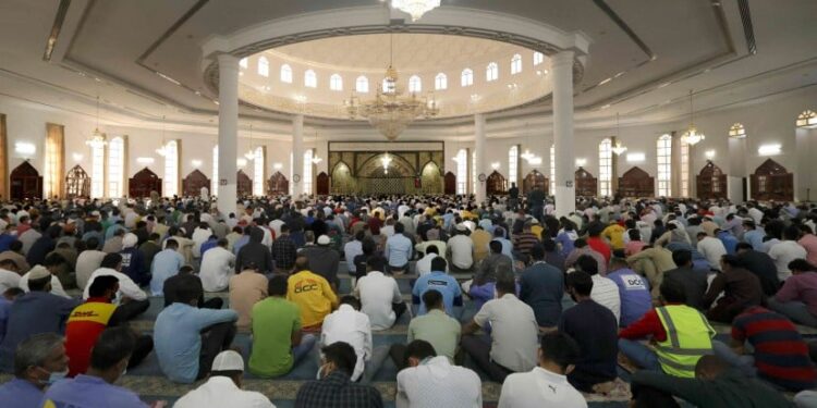 المؤمن القوي خير من المؤمن الضعيف عنوان خطبة الجمعة اليوم.. نص الخطبة