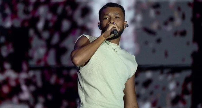 ويجز يشعل ختام مهرجان العلمين الجديدة “العالم عالمين”.. شال فلسطيني وطائرات شراعية وألعاب نارية