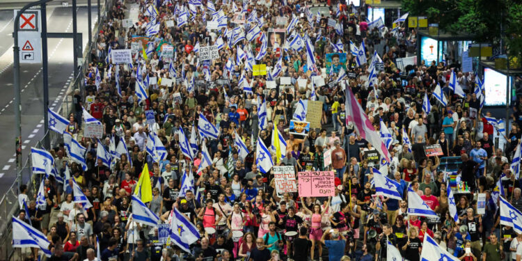 بدء الإضراب العام في إسرائيل لمطالبة الحكومة بإبرام صفقة لتبادل الأسرى والمحتجزين