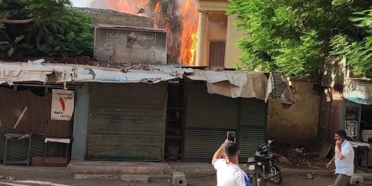 بعد يومين من حريق مطرانية بني سويف.. اندلاع حريق داخل مخازن تابعة لمديرية التربية والتعليم المجاورة للمطرانية 